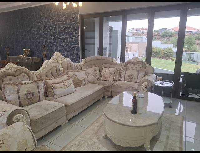 4.5 BEDROOM FREEHOLD FOR SALE IN AQUAVISTA MOUNTAIN ESTATE